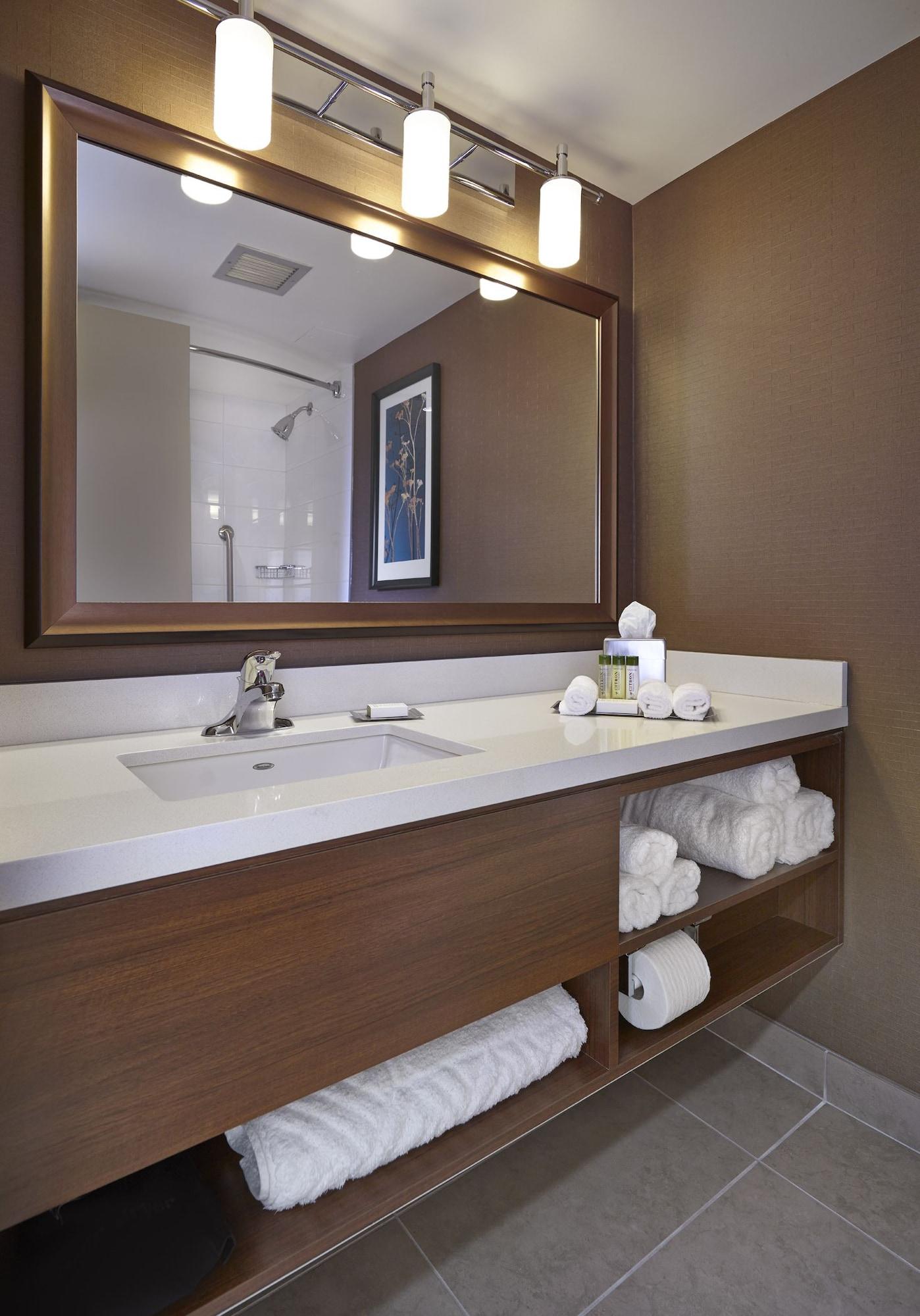 Doubletree By Hilton Hotel & Conference Centre Regina Exterior photo