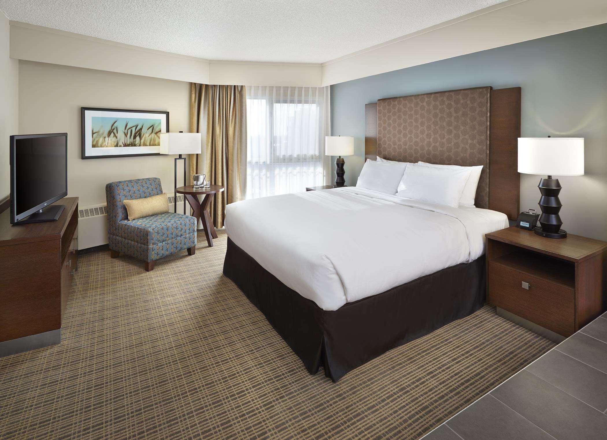Doubletree By Hilton Hotel & Conference Centre Regina Exterior photo