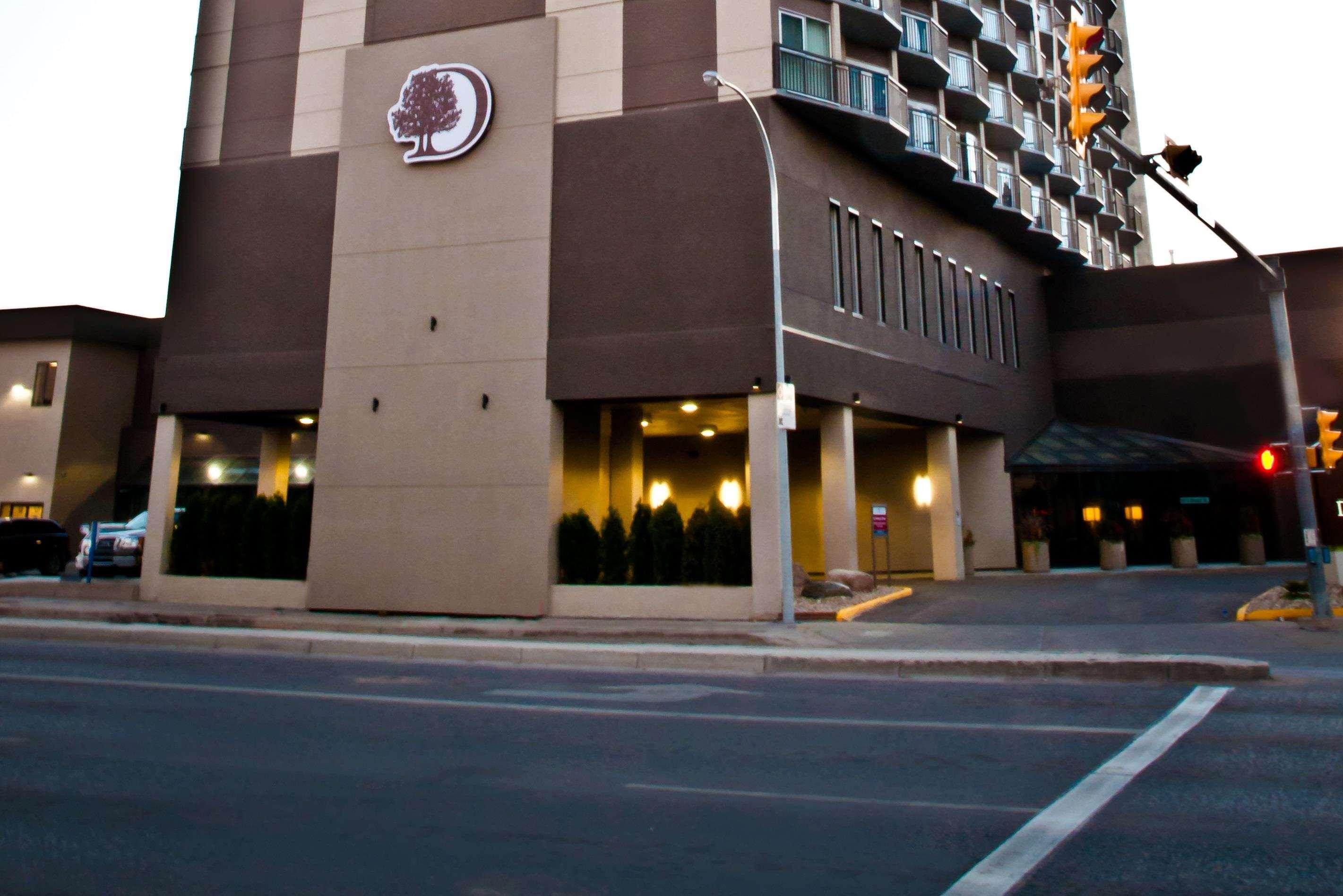 Doubletree By Hilton Hotel & Conference Centre Regina Exterior photo