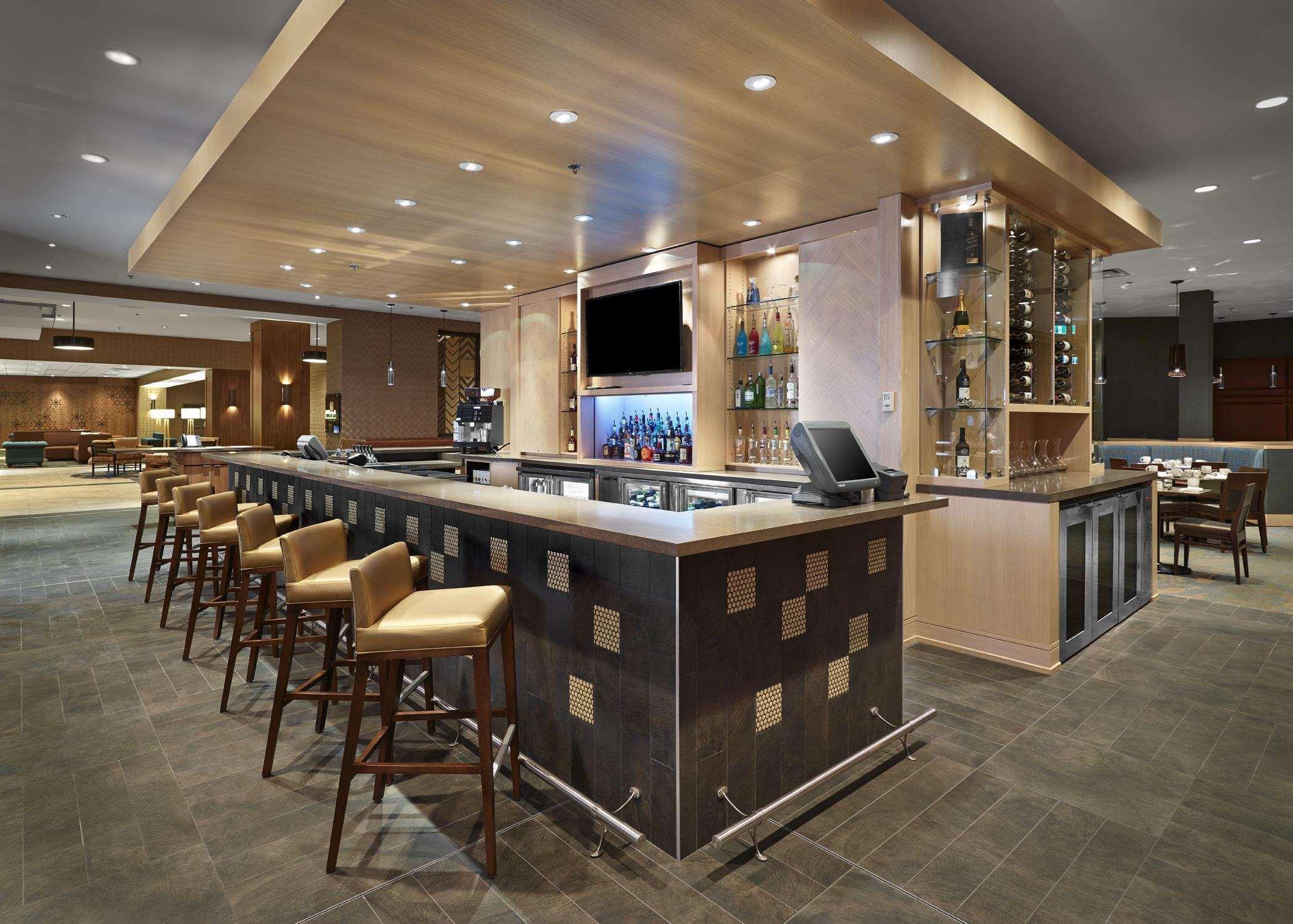 Doubletree By Hilton Hotel & Conference Centre Regina Exterior photo
