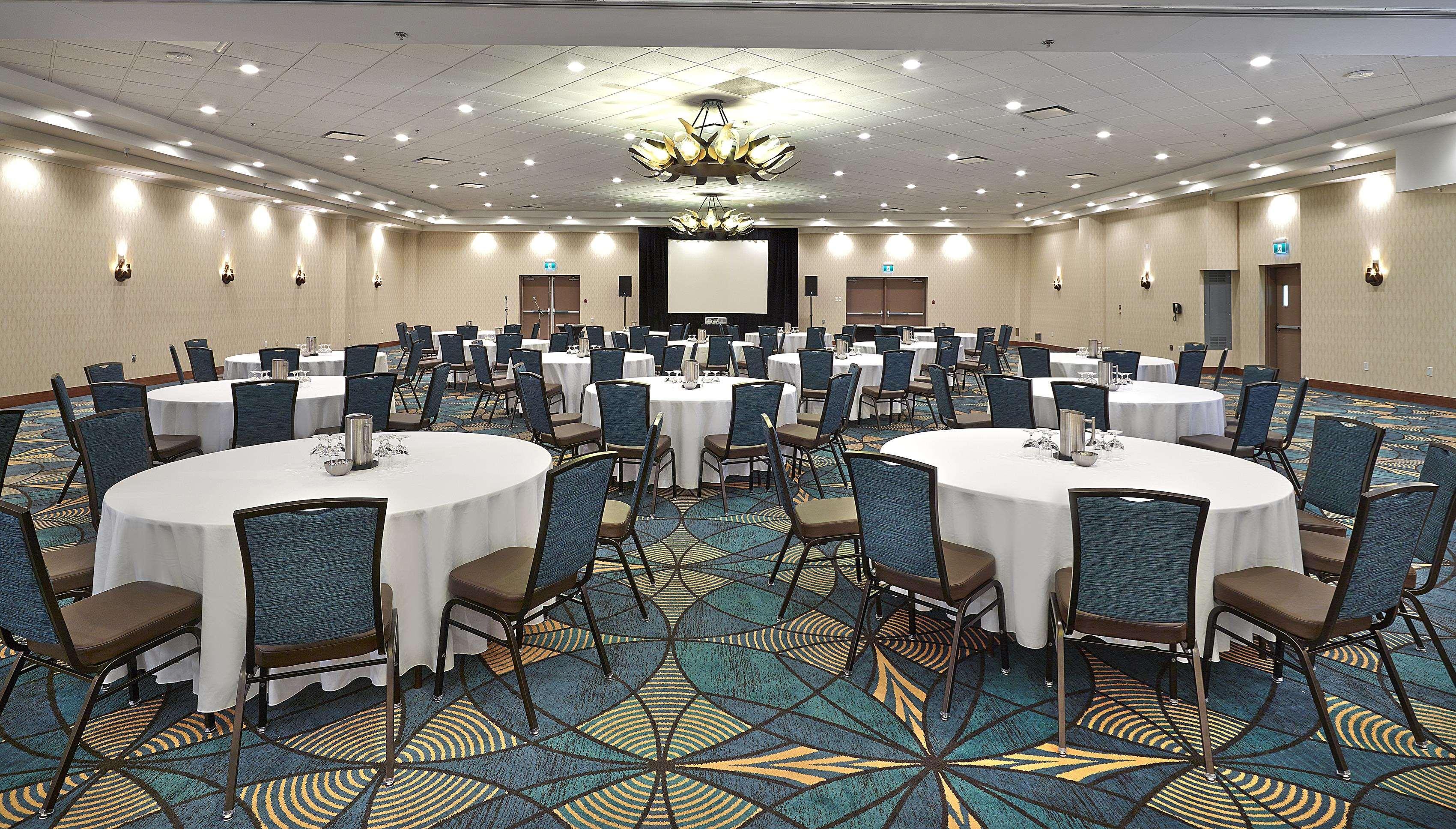 Doubletree By Hilton Hotel & Conference Centre Regina Exterior photo