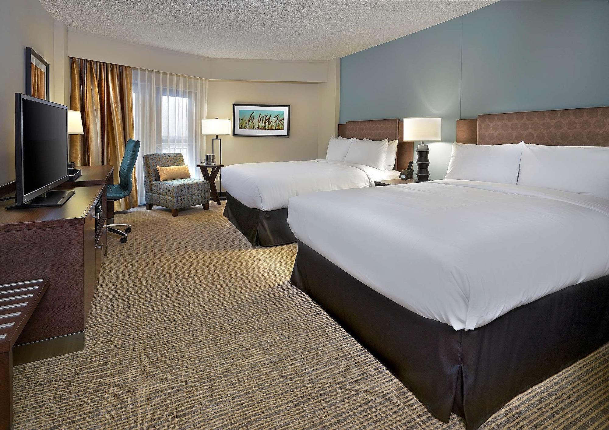 Doubletree By Hilton Hotel & Conference Centre Regina Exterior photo