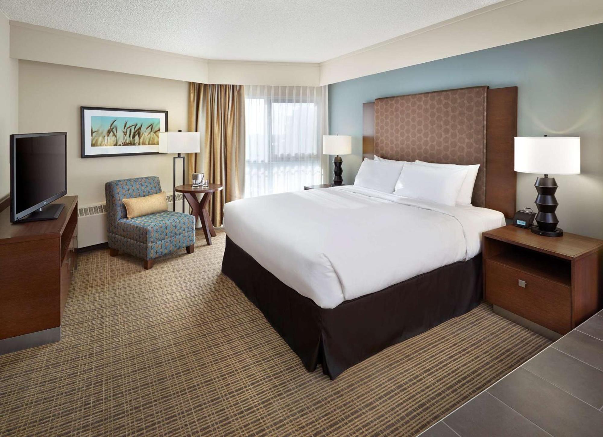 Doubletree By Hilton Hotel & Conference Centre Regina Exterior photo