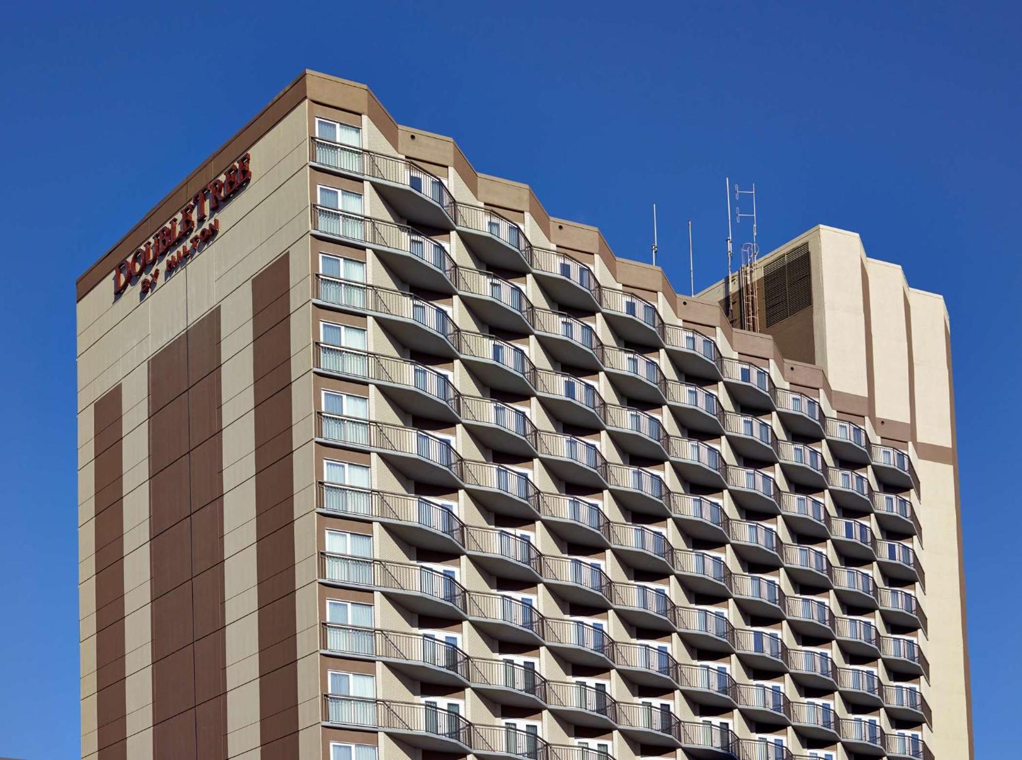 Doubletree By Hilton Hotel & Conference Centre Regina Exterior photo