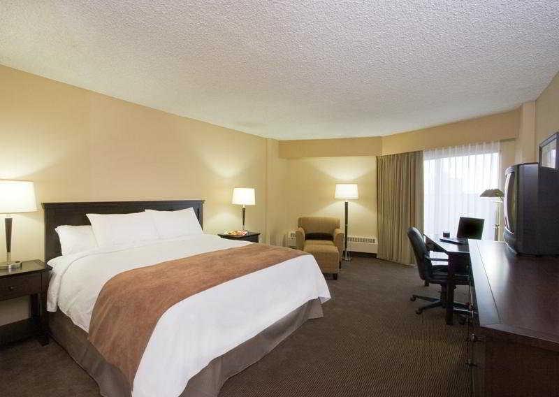 Doubletree By Hilton Hotel & Conference Centre Regina Exterior photo