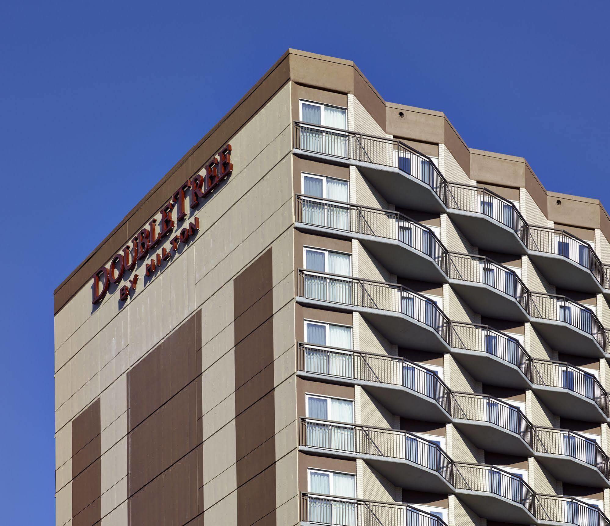 Doubletree By Hilton Hotel & Conference Centre Regina Exterior photo
